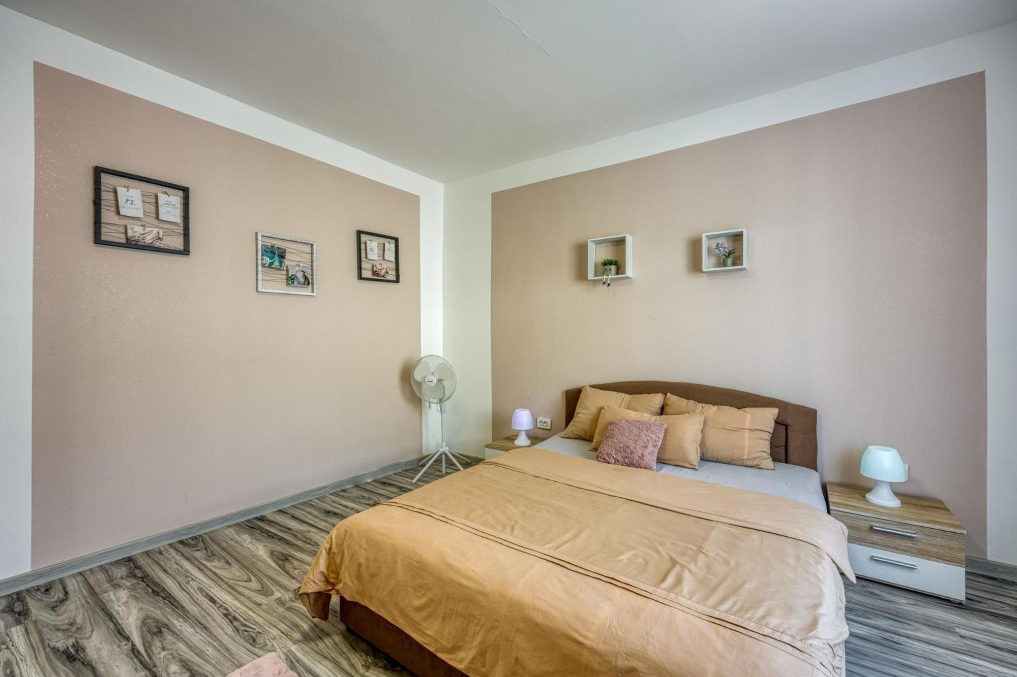 Lovely Townhouse - Happy Apartment *